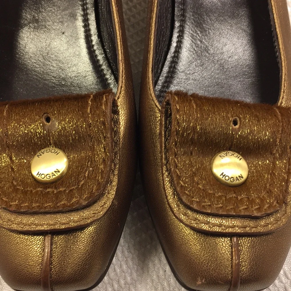 Hogan made in Italy metallic leather kitty .5”heel